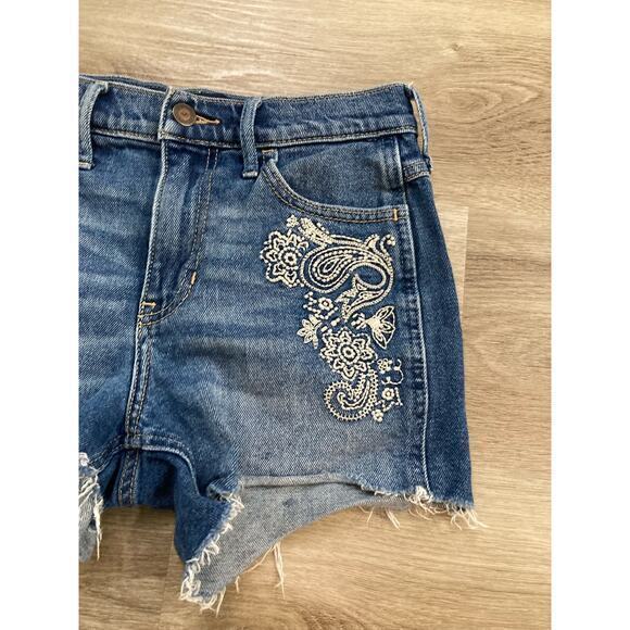 Hollister Women's High-Rise Denim Shorts Sz 1 Blue Floral Embroidered Distressed - Picture 10 of 12